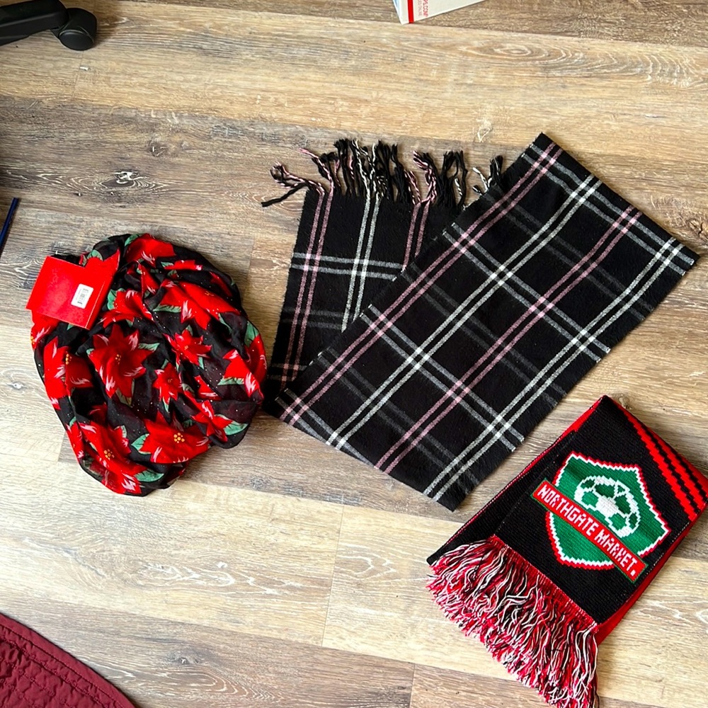 3 PCs Scarf bundle 🙂 Great deal!!